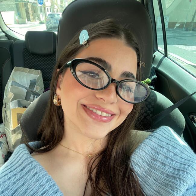 Babysitter em Espinho: Emanuela