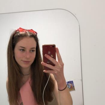 Babysitter in Beauvais: Aurore