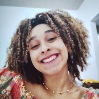 Babá em Santa Luzia: Vívian Barreto