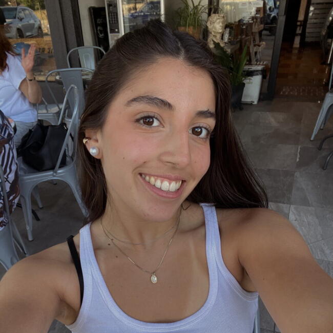 Niñera en Chillán: Martina