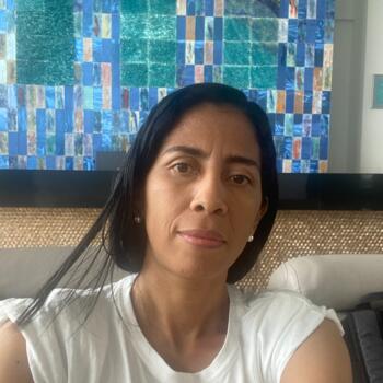 Baby-sitter in Floridablanca: Koramelida