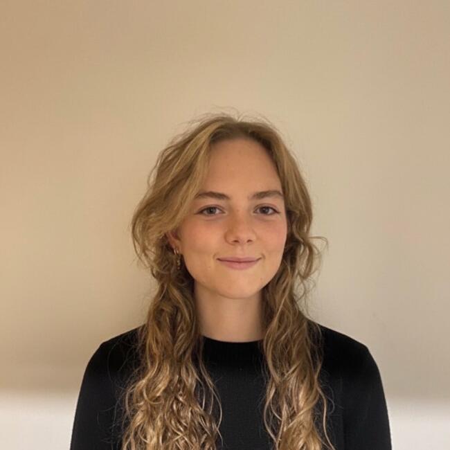 Babysitter in Paris: Camille