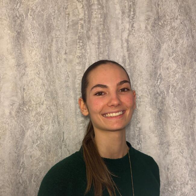 Babysitter in Villejust: Chloë