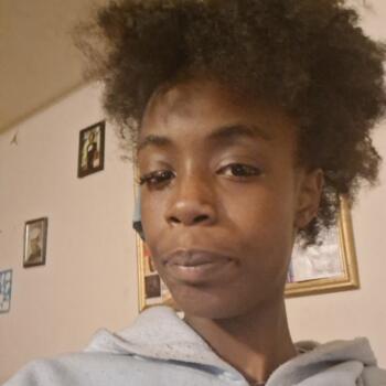Babysitter in Forest Park: Zhanaia