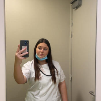 Babysitter in Saint-Martin-de-Bavel: Chloé