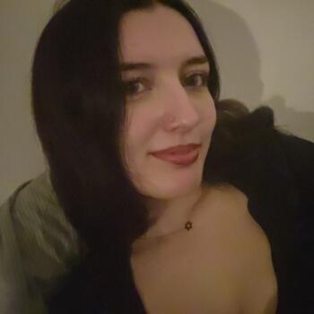 Babysitter in Pomeys: Zoé