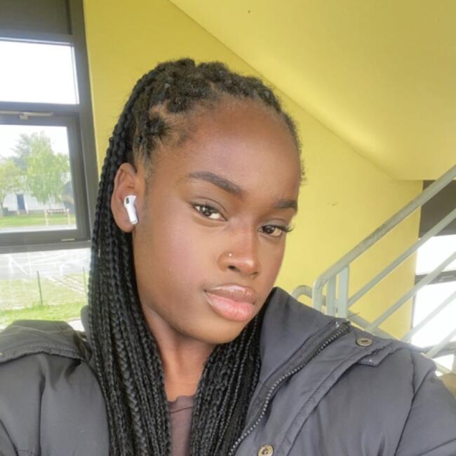 Babysitter in Saint-Germain-lès-Arpajon: Jeany