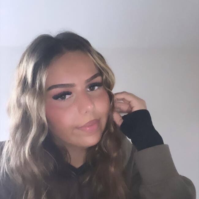 Babysitter in Meudon: Jade