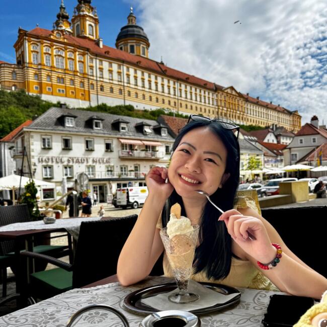 Babysitter in Singapore: Nicole