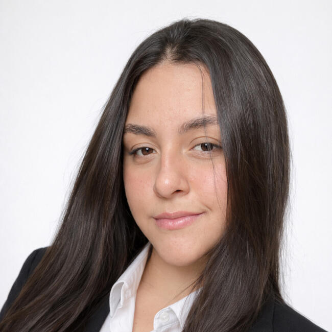 Babysitter in Niterói: Karina