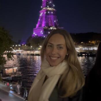 Babysitter in Paris: Emily
