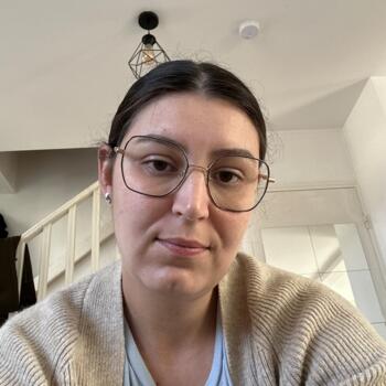 Babysitter in Épône: Céline
