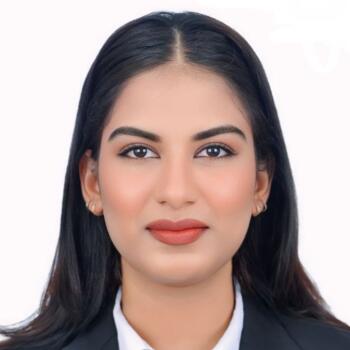 جليسة أطفال دبي: Renaa