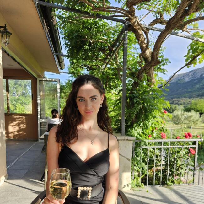 Babysitter in Idrija: Latifa