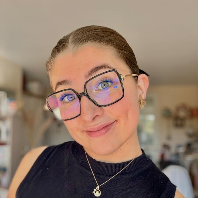 Babysitter in Saint-André-de-Cubzac: Andréa