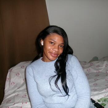 Babysitter in The Bronx: Farida