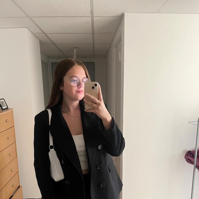 Babysitter in Nice: Thea