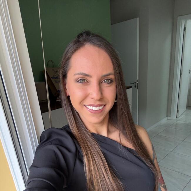 Emprego de babá em Nova Pádua: Renata