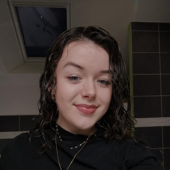 Babysitter in Pontchâteau: Inès