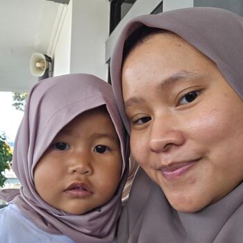 Babysitting job in Sidoarjo: babysitting job Laela