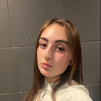 Babysitter in Cranves-Sales: Lina