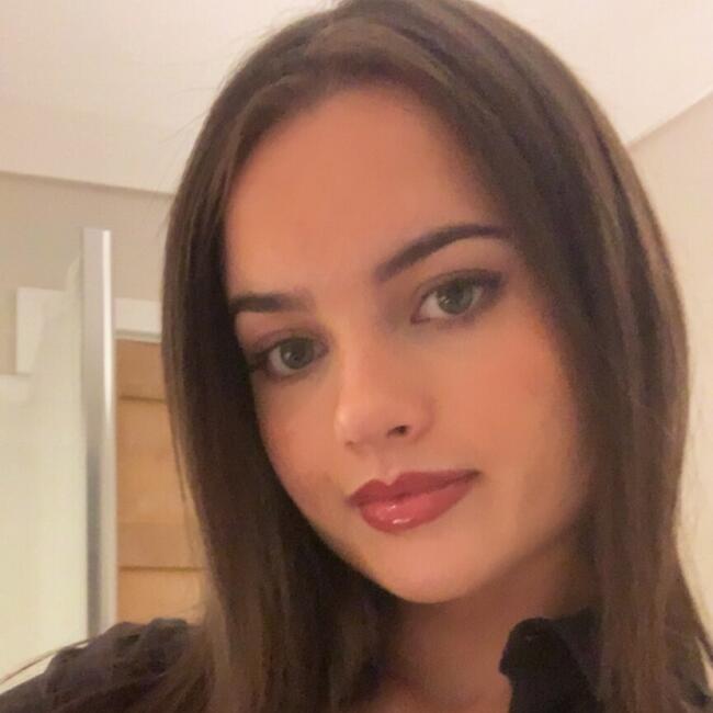 Babysitter in Bray: Lara