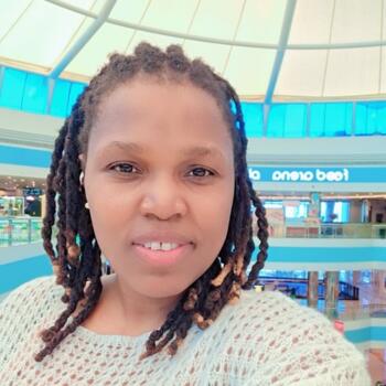 جليسة أطفال في Jazīrat Abū Z̧aby: Eddy