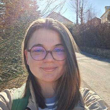 Babysitter in Villers-le-Lac: Charlotte