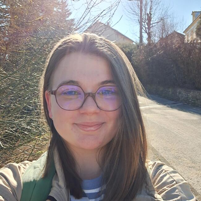 Babysitter in Villers-le-Lac: Charlotte