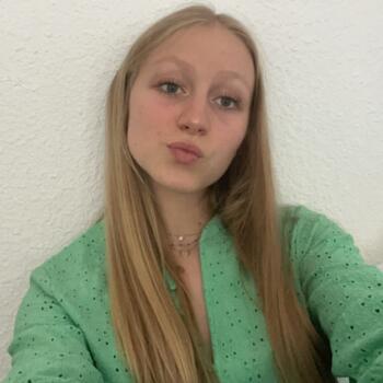 Babysitter in Bellou-en-Houlme: Lylou