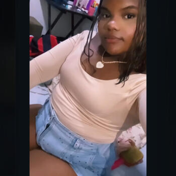 Babysitter in Cuiabá: Victória