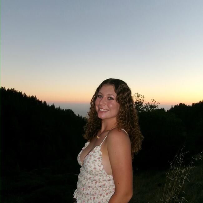 Babysitter in San Marcos: Rae