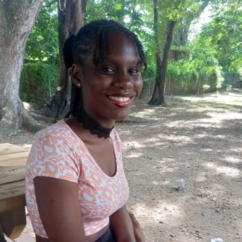 Babysitter in Kingston: Davia