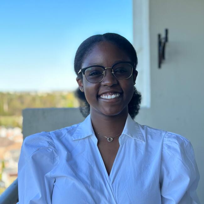 Babysitter in Whitby: Claudia