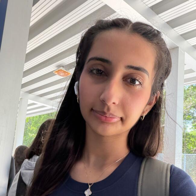 Babysitter in North Miami Beach: Alisha