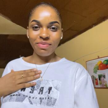 Babysitter in Poissy: Kelly