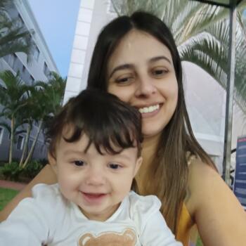 Emprego de babá em Uberlândia: emprego de babá Phamela