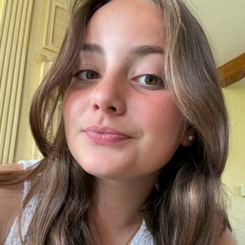 Babysitter in Saint-Pierre-Bénouville: Leonore
