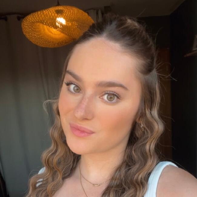 Babysitter in Issoire: Nina