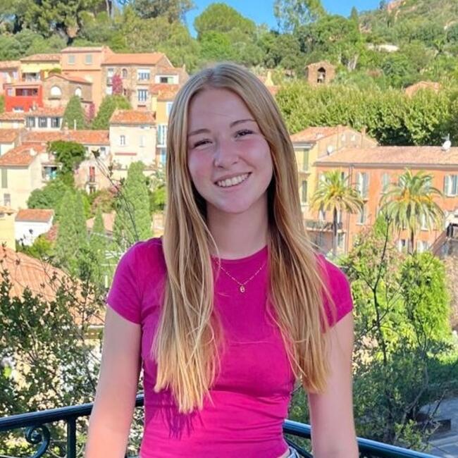Babysitter in Saint-Maurice: Elisa