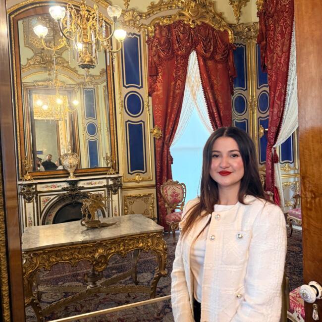 Babysitter in Istanbul: Sofea