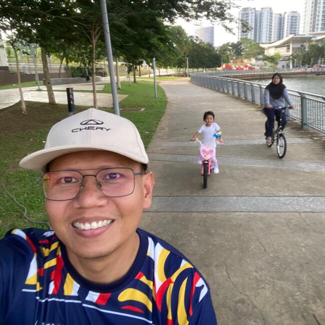 Babysitting job in Seri Kembangan: Umar