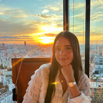 Babysitter in Paris: Celia