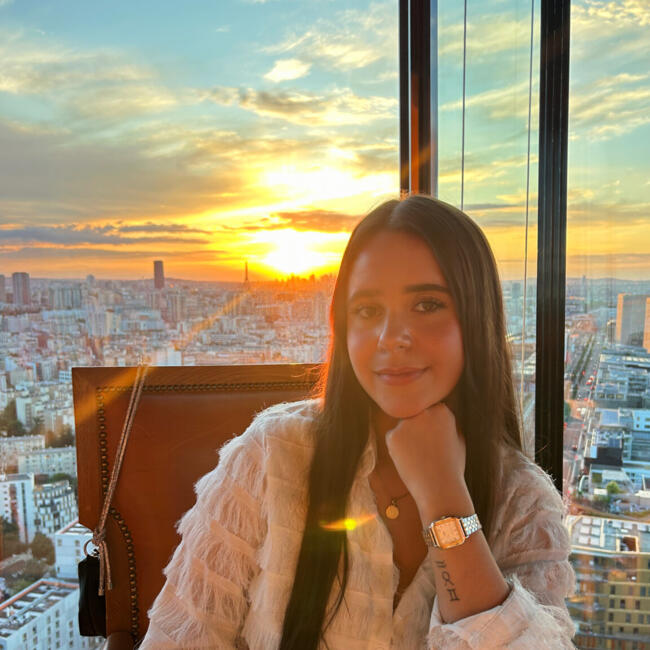 Babysitter in Paris: Celia