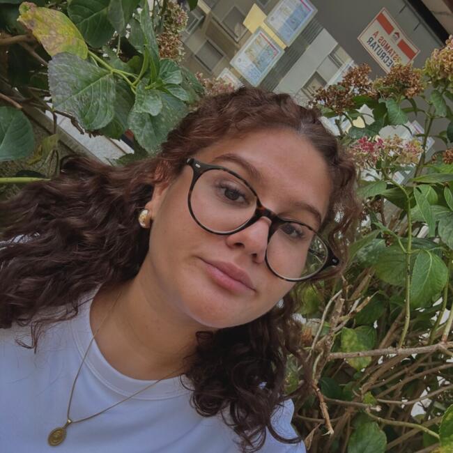 Babysitter em Queluz: Laura