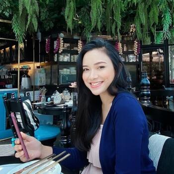 Babysitting job in Singapore: babysitting job Riqa
