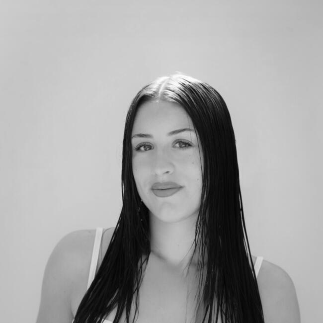 Babysitter in Roinville: Lola