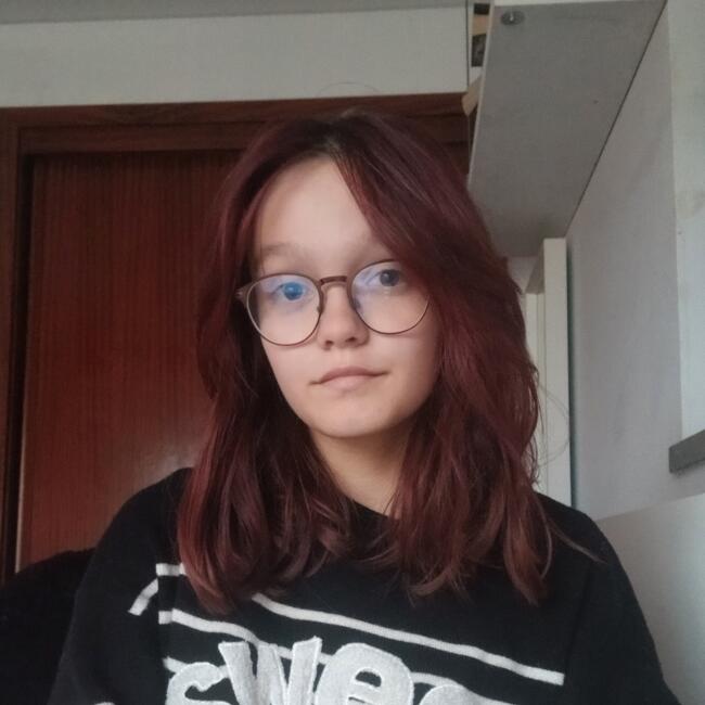 Babysitter em Belas: Daniela