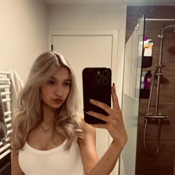 Babysitter in As: Yluna