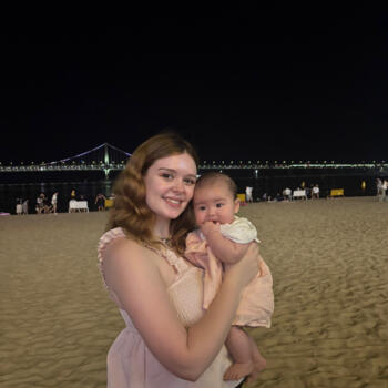 부산광역시 베이비시터 일자리: 베이비시터 일자리 Alex